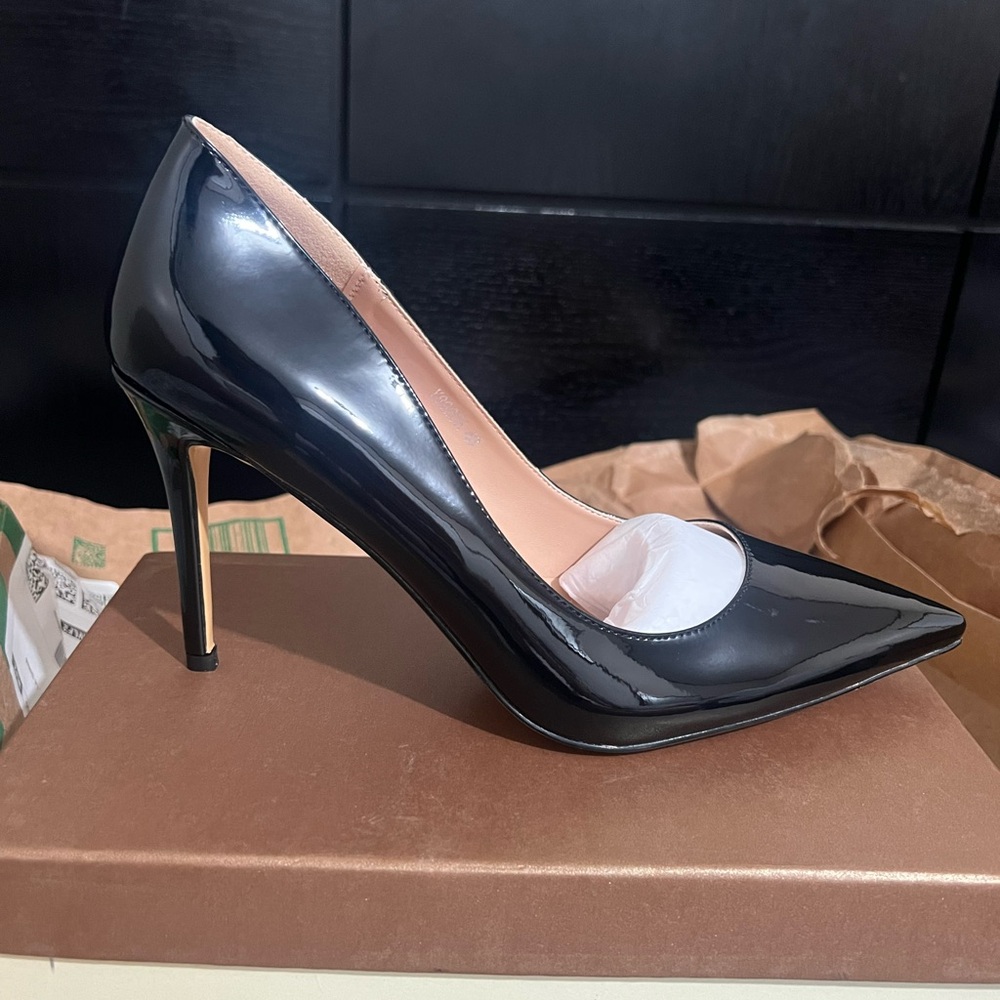 Elegant Black Patent Leather Heels - Picture 6 of 11